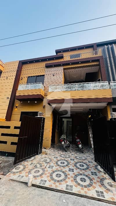 نشیمنِ اقبال فیز 2 نشیمنِ اقبال,لاہور میں 5 کمروں کا 5 مرلہ مکان 2.15 کروڑ میں برائے فروخت۔