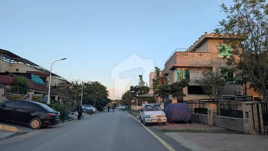 گلبرگ ریزیڈنشیا - بلاک ایل گلبرگ ریزیڈنشیا,گلبرگ,اسلام آباد میں 7 مرلہ رہائشی پلاٹ 1.07 کروڑ میں برائے فروخت۔ گلبرگ ریزیڈنشیا - بلاک ایل گلبرگ ریزیڈنشیا,گلبرگ,اسلام آباد میں 7 مرلہ رہائشی پلاٹ 1.07 کروڑ میں برائے فروخت۔