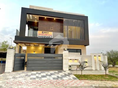Park Facing Royal Palace Of 11 Marla At DHA Phase 3 For Sale