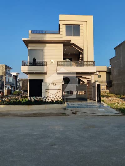 Corner, 60 Feet Road, And Sun Face House @2.80 Cr In Sector B17 Islamabad