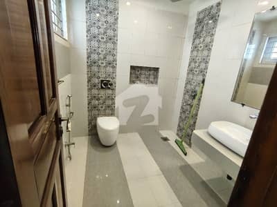 2 Kanal Upper Portion 3 Bedroom 4 Washroom Daring Room Dining 1 Kitchen 1 Servant Room 1 Car Parking