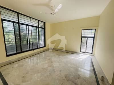 A Luxury Renovated House F-7 Sized 666 Square Yards For Rent