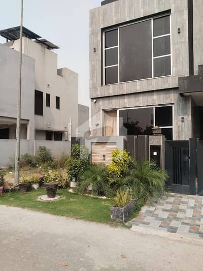 ڈی ایچ اے 9 ٹاؤن ڈیفنس (ڈی ایچ اے),لاہور میں 3 کمروں کا 5 مرلہ مکان 2.58 کروڑ میں برائے فروخت۔ ڈی ایچ اے 9 ٹاؤن ڈیفنس (ڈی ایچ اے),لاہور میں 3 کمروں کا 5 مرلہ مکان 2.58 کروڑ میں برائے فروخت۔