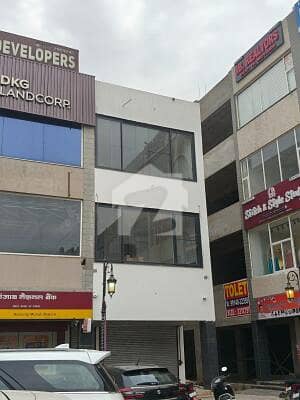 Triple story 21 Marla commercial building for rent college, School , Academy, Bank ,store chain, show room main ferozepur road lahore
