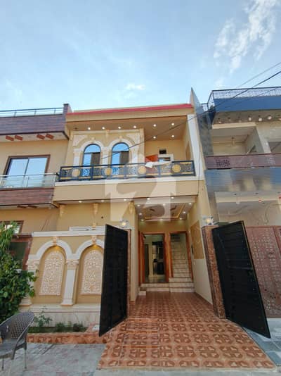 الرحمان گارڈن فیز 2 الرحمان گارڈن,لاہور میں 3 کمروں کا 3 مرلہ مکان 1.3 کروڑ میں برائے فروخت۔