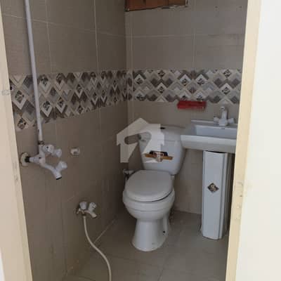 2 bed lounge 3 side corner ground floor renovated flat for sale