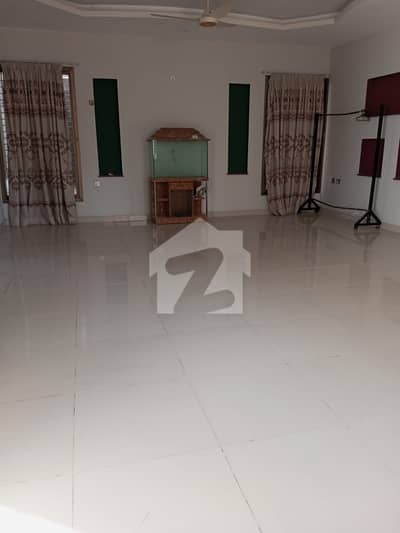 گلشنِ اقبال گلشنِ اقبال ٹاؤن,کراچی میں 3 کمروں کا 1 کنال بالائی پورشن 2.0 لاکھ میں کرایہ پر دستیاب ہے۔