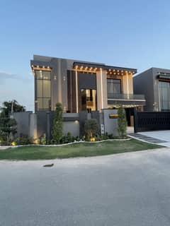 ڈی ایچ اے فیز 1 ۔ سیکٹر ایچ ڈی ایچ اے فیز 1,ڈی ایچ اے ڈیفینس,ملتان میں 5 کمروں کا 1 کنال مکان 6.5 کروڑ میں برائے فروخت۔