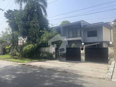 گارڈن ٹاؤن - ابو بھکر بلاک گارڈن ٹاؤن,لاہور میں 2 کنال Studio مکان 15.0 کروڑ میں برائے فروخت۔