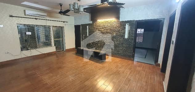 3 Storey 6 Car Paking 2 Mter Elestric 2 Gas Water
