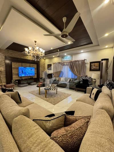 1 KANAL MOST BEAUTIFUL HOUSE FOR SALE IN NESPAK PHASE 3 URGENT FOR SALE