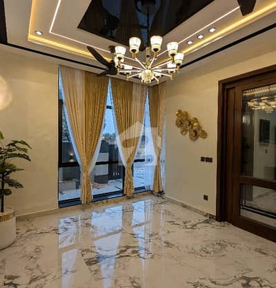 Get This Amazing 10 Marla House Available In Bahria Town - Sector E