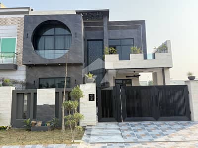 سٹی ہاؤسنگ سوسائٹی - بلاک اے سٹی ہاؤسنگ سوسائٹی,سیالکوٹ میں 5 کمروں کا 10 مرلہ مکان 4.5 کروڑ میں برائے فروخت۔