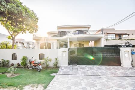 Luxury 1 Kanal Residence | Prime Investment Opportunity House For Sale Luxury 1 Kanal Residence | Prime Investment Opportunity House For Sale