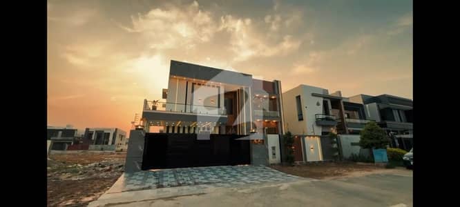 ڈی ایچ اے ڈیفینس ملتان میں 5 کمروں کا 1 کنال مکان 4.6 کروڑ میں برائے فروخت۔