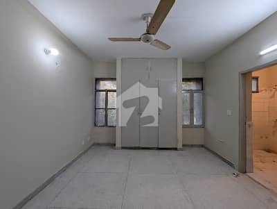 10-Marla 3-Bedroom'S 1st Floor | 1992-Model | Family Flat Available For Sale In Askari-1 Lahore Cantt.