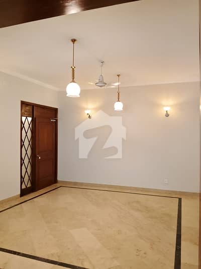 سرور روڈ کینٹ,لاہور میں 4 کمروں کا 12 مرلہ مکان 2.15 لاکھ میں کرایہ پر دستیاب ہے۔