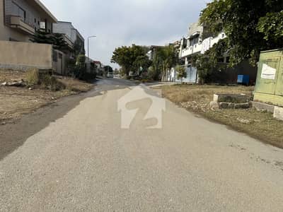 جی ۔ 15 اسلام آباد میں 7 مرلہ رہائشی پلاٹ 1.65 کروڑ میں برائے فروخت۔