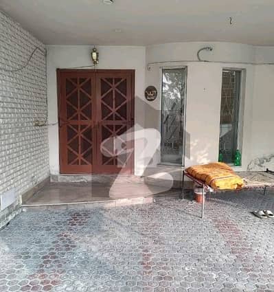 Bahria Town - Sector C 10 Marla House Up For sale