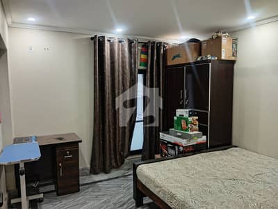 2ND FLOOR FACING PARK 1 BED PORTION FOR RENT
