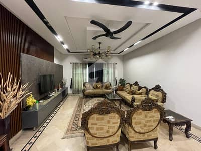 فیصل گارڈنز فیصل آباد میں 4 کمروں کا 1 کنال مکان 7.25 کروڑ میں برائے فروخت۔