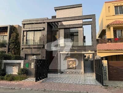 A House Of 10 Marla In Rs. 46000000