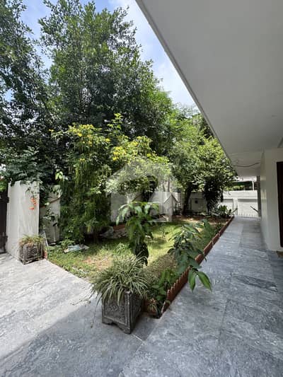 F10 666 SQY EXCELLENT HOUSE TOP LOCATION CLOSE END STREET NEW WASHROOMS BEAUTIFUL GREEN LAWN 2 SERVANT QUARTER BEAUTIFUL TERRACE F10 666 SQY EXCELLENT HOUSE TOP LOCATION CLOSE END STREET NEW WASHROOMS BEAUTIFUL GREEN LAWN 2 SERVANT QUARTER BEAUTIFUL TERRACE