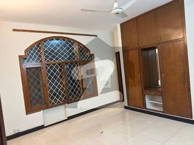 ای ۔ 11 اسلام آباد میں 9 کمروں کا 1 کنال مکان 14.0 کروڑ میں برائے فروخت۔