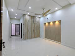 Bahria Town Lahore Kanal Upper Portion For Rent | 3 Bed, Luxury Kitchen, Terrace