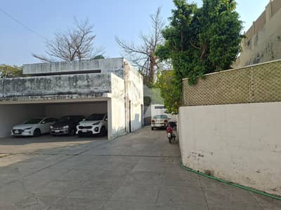 Old Modern Design 6 Kanal House Available for Sale in Model Town Block C