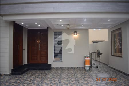 10 Marla Upper Portion For Rent In Bahria Town Lahore