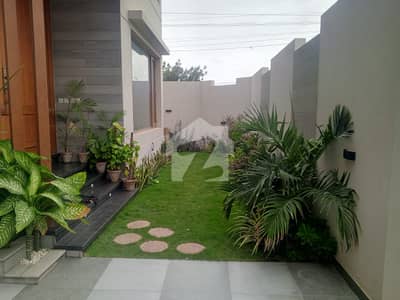 ڈی ایچ اے فیز 8 ڈی ایچ اے ڈیفینس,کراچی میں 7 کمروں کا 1 کنال مکان 30.0 کروڑ میں برائے فروخت۔