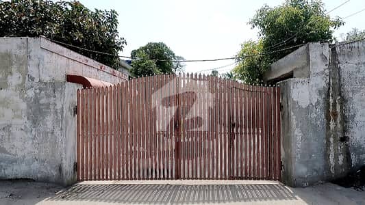فردوس مارکیٹ گلبرگ,لاہور میں 3 کنال Studio عمارت 70.0 کروڑ میں برائے فروخت۔