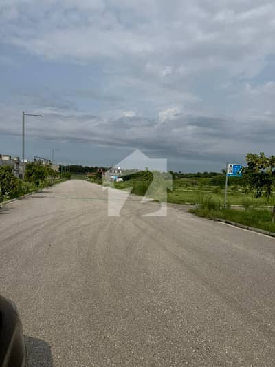 10 Marla Corner Good Location Plot For Sale