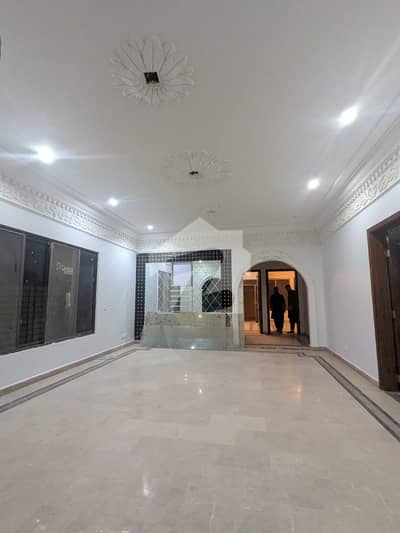 400 Sq. Yd Ground Floor Portion Available On Rent At Main 200 Ft Road 400 Sq. Yd Ground Floor Portion Available On Rent At Main 200 Ft Road