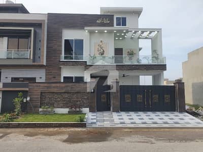 سٹی ہاؤسنگ سوسائٹی سیالکوٹ میں 5 کمروں کا 10 مرلہ مکان 3.5 کروڑ میں برائے فروخت۔