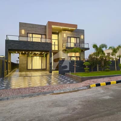 بحریہ ٹاؤن فیز 8 بحریہ ٹاؤن راولپنڈی,راولپنڈی میں 6 کمروں کا 1 کنال مکان 7.85 کروڑ میں برائے فروخت۔