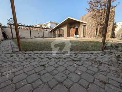 Single Storey West Open 1000 Yards Old Livable Bungalow For Sale Dha Phase 6 Near shahbaz Hilal Park