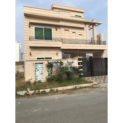 سٹی ہاؤسنگ سوسائٹی سیالکوٹ میں 5 کمروں کا 10 مرلہ مکان 3.0 کروڑ میں برائے فروخت۔