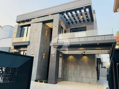 بینکرس ایوینیو کوآپریٹو ہاؤسنگ سوسائٹی لاہور میں 5 کمروں کا 10 مرلہ مکان 3.2 کروڑ میں برائے فروخت۔ بینکرس ایوینیو کوآپریٹو ہاؤسنگ سوسائٹی لاہور میں 5 کمروں کا 10 مرلہ مکان 3.2 کروڑ میں برائے فروخت۔