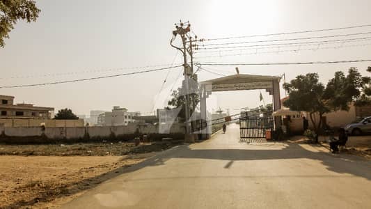 سومرا سوسائٹی سکیم 33,کراچی میں 10 مرلہ رہائشی پلاٹ 2.35 کروڑ میں برائے فروخت۔