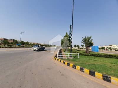 C1, 10 Marla Boulevard Corner Plot For Sale