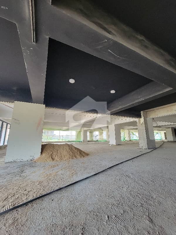Commercial Space With Maximum Visibility Commercial Space With Maximum Visibility