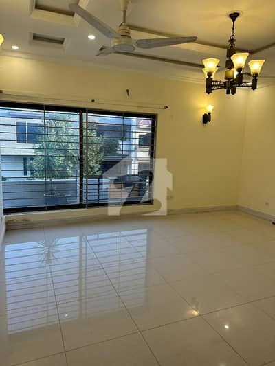 Beautiful Upper Portion With Own Entrance Beautiful Upper Portion With Own Entrance