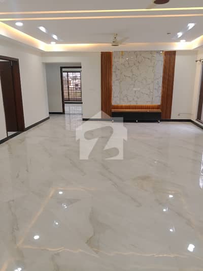 عسکری ٹاور 5 ڈی ایچ اے ڈیفینس فیز 5,ڈی ایچ اے ڈیفینس,اسلام آباد میں 4 کمروں کا 13 مرلہ فلیٹ 3.7 کروڑ میں برائے فروخت۔