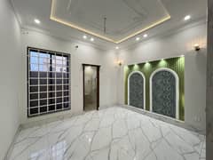 لیک سٹی ۔ سیکٹرایم ۔ 7 لیک سٹی,رائیونڈ روڈ,لاہور میں 4 کمروں کا 5 مرلہ مکان 1.3 لاکھ میں کرایہ پر دستیاب ہے۔