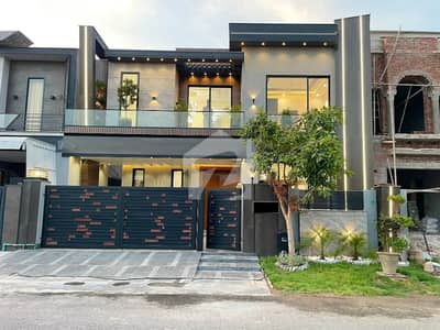 10 Marla Upper Portion Lock Option Available For Rent Bahria Town Lahore
