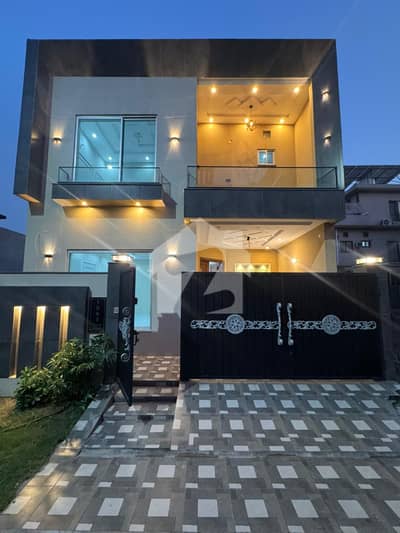 Prime Location Park View City House Sized 5 Marla For sale
