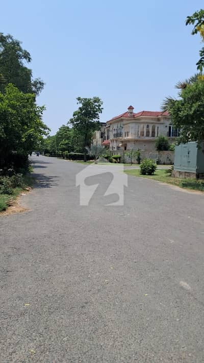1+1 Kanal Pair Plot Urgent Sale DHA Phase 7 Lahore