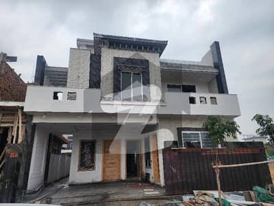 10 Marla Brand New House For Sale